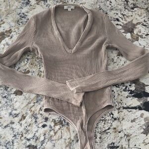 Agolde Ribbed V-Neck Long Sleeve Bodysuit in Taupe